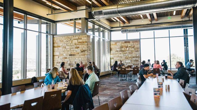 students dining at the Roaring Fork dining hall